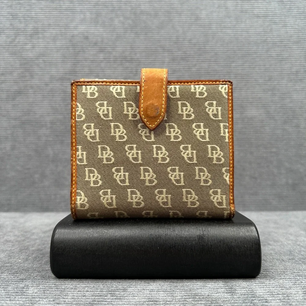 Dooney & Bourke Monogram Canvas Bifold Wallet Tan Leather Trim‎ Logo Lock Y2K